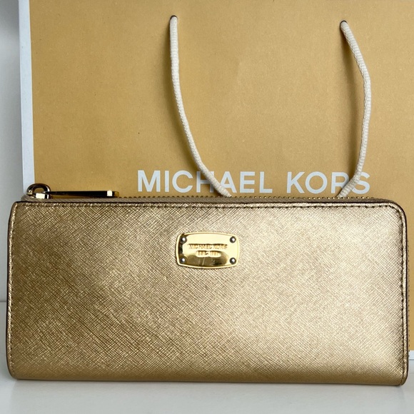 Michael Kors Wallet - Picture 3 of 17